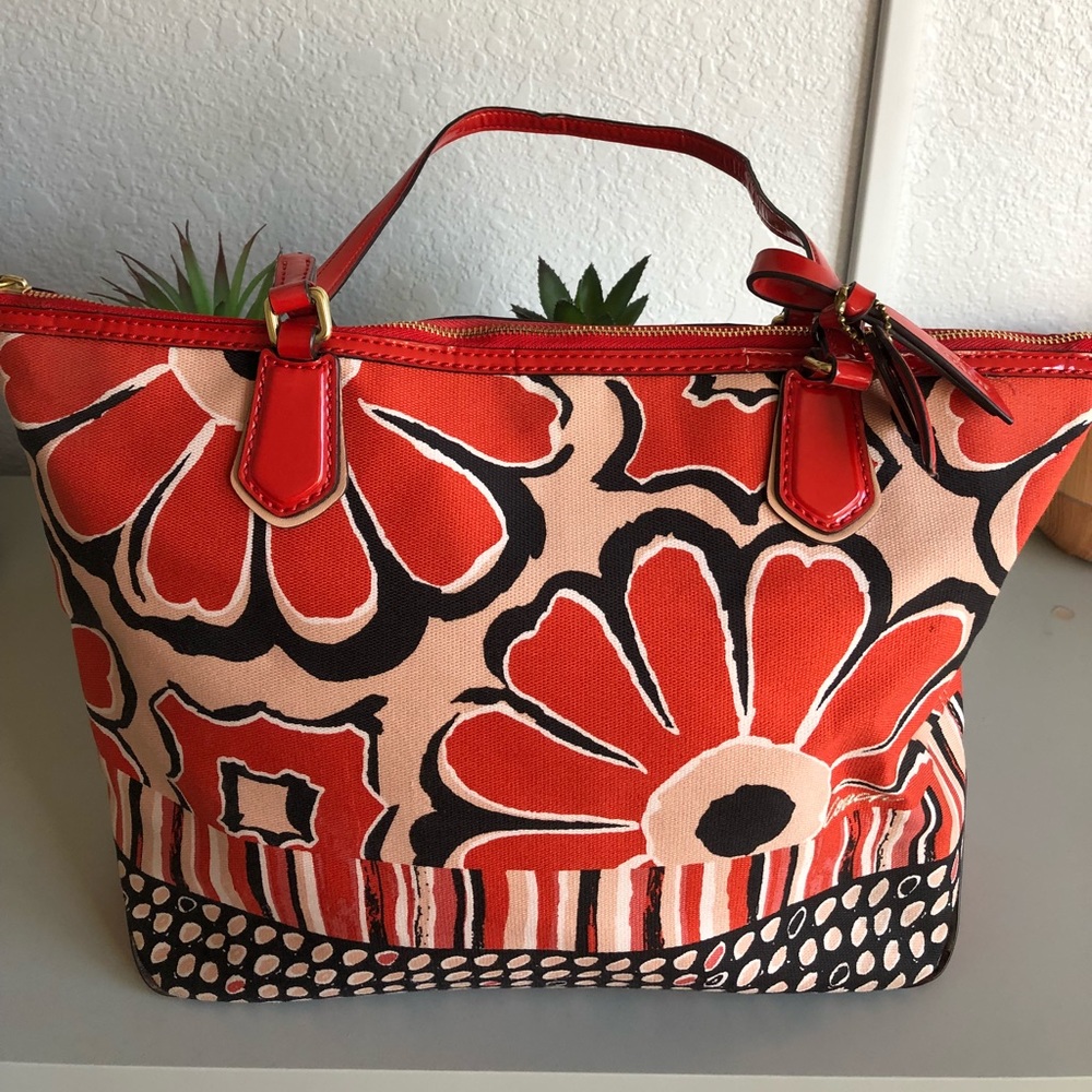 ⭐️COACH⭐️ EUC CANVAS POPPY HANDBAG